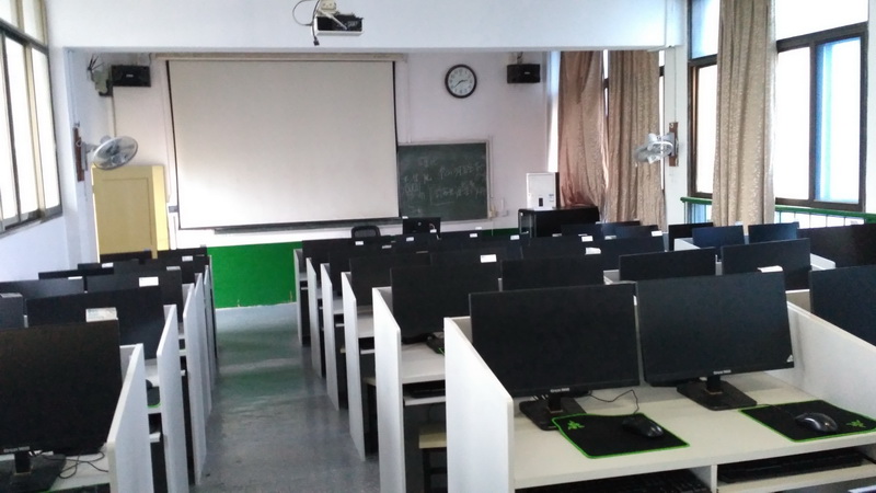 學院實訓(xùn)中心透明計算機房正式投入使用，開啟信息技術(shù)服務(wù)新篇章